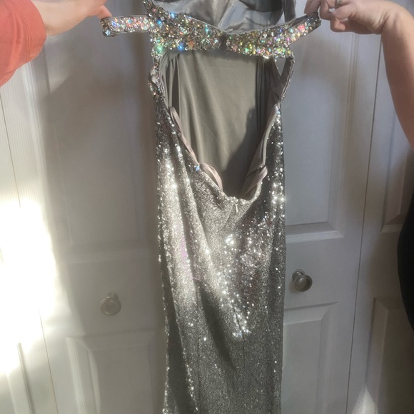 Beautiful prom dress - Picture 3 of 7